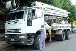 29/12/2007: CHOQUE SIN HERIDOS EN RIVADAVIA Y ALBERDI.  En el cami�n es imperceptible el impacto propinado por la camioneta. 