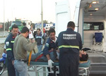 22/04/2008: Motociclista lesionado al caer de su rodado.  Personal de bomberos trasladando al joven herido al caer de su moto.      Automovilistas reclaman por los numerosos pozos que hay sobre la ruta 6 en el puente de San Felipe 